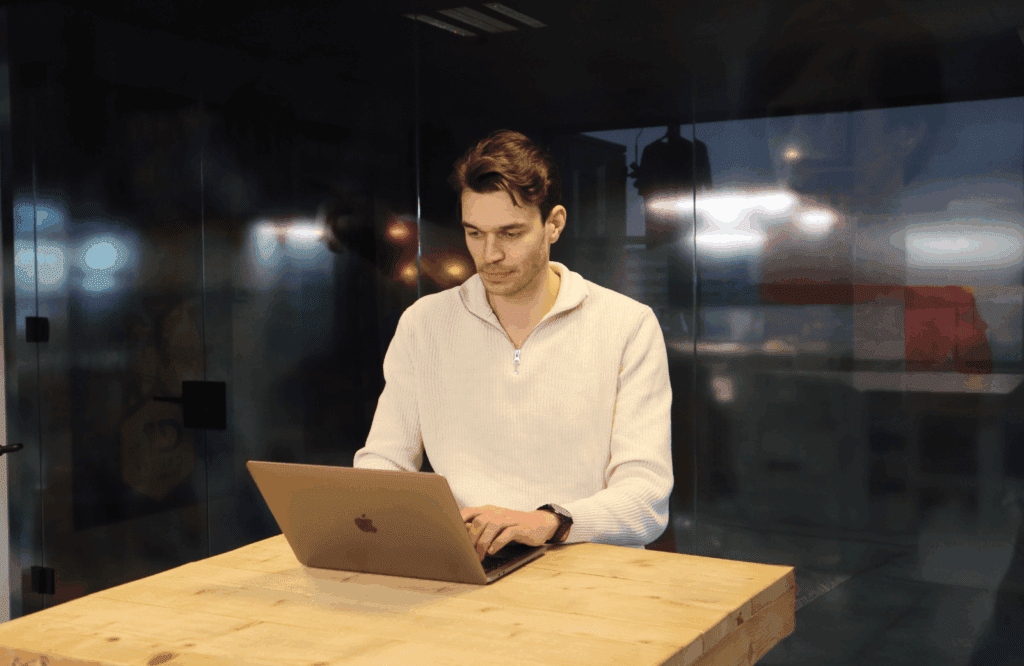 Steven Consultant aan het werk